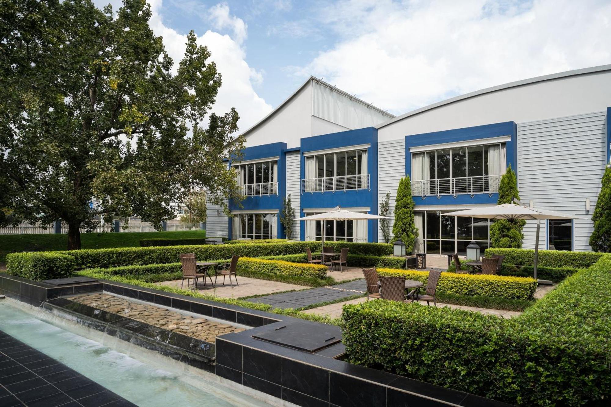 Protea Hotel By Marriott O R Tambo Airport Kempton Park Exterior photo