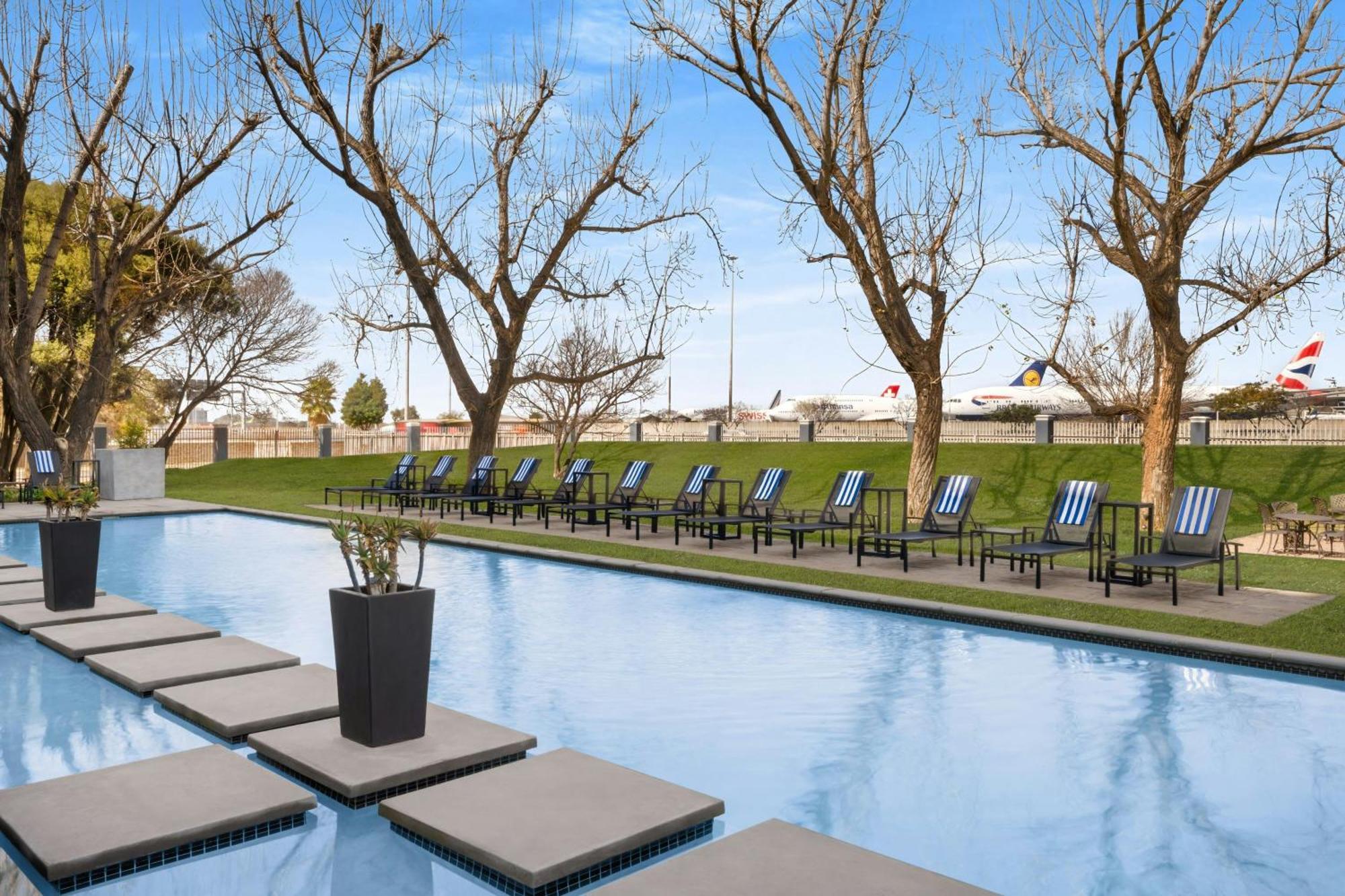 Protea Hotel By Marriott O R Tambo Airport Kempton Park Exterior photo